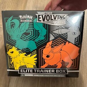 Pokemon evolving skies elite trainer box (sealed)